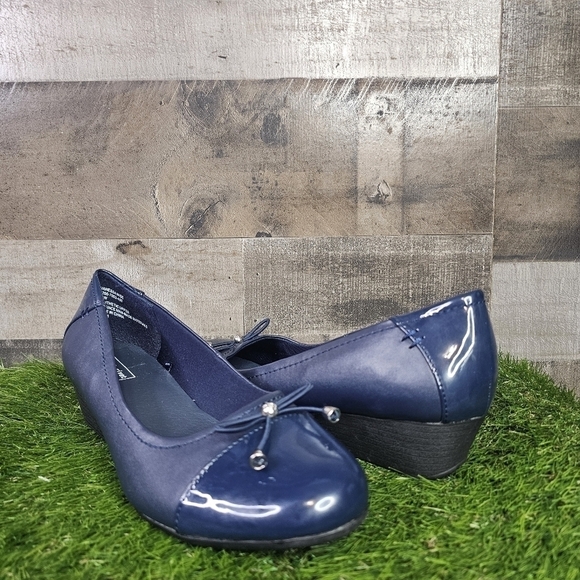 New BLACK RIVET Vanessa Wedge Flats In Blue Size 10W - Picture 1 of 12